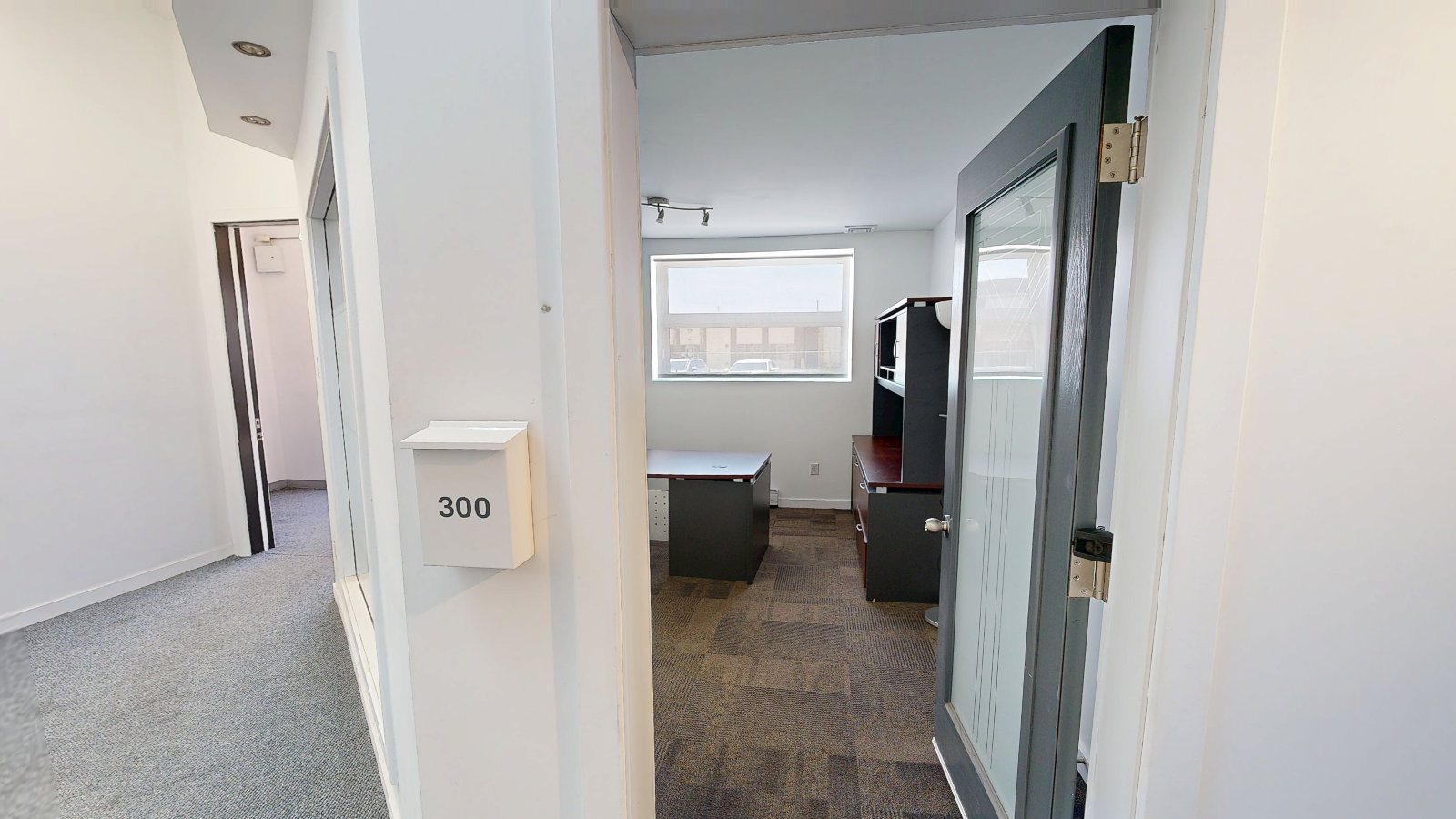 Suite 300 · 405 Place Dickson